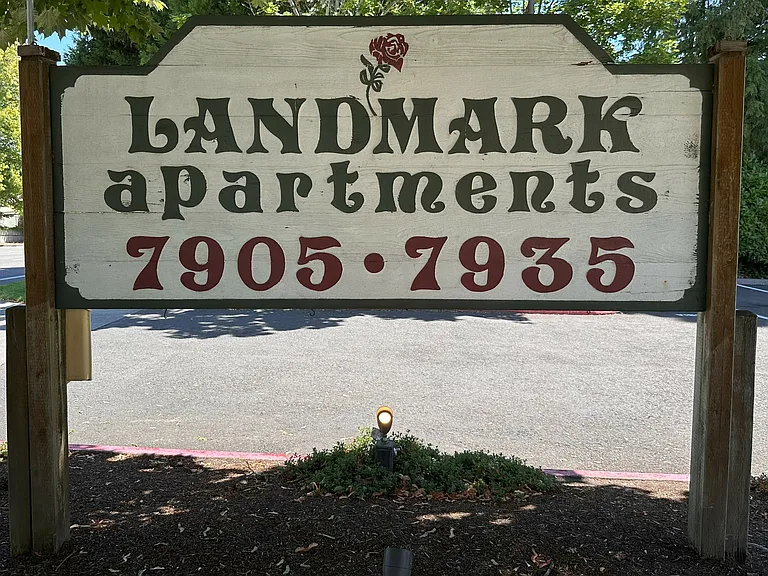 Landmark Apartments — Photo 1