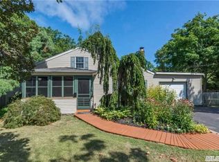 205 Kensington Ave, Bayport, NY 11705