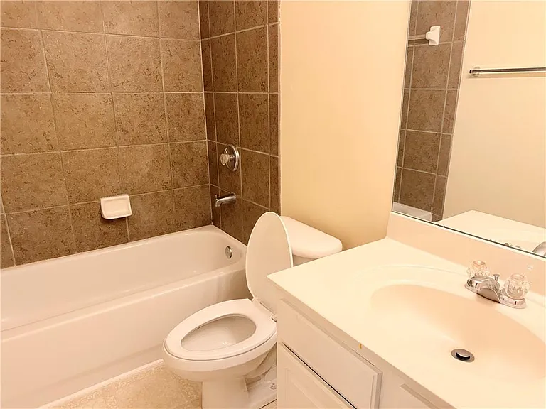 2380 Fairlie Dr — Photo 20