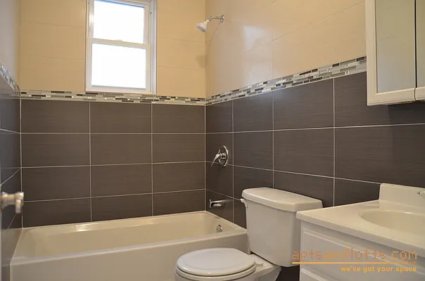 Rented by aptsandlofts.com | media 7