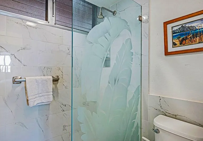 Beautiful Tile and Glass Banana Leaf etched door