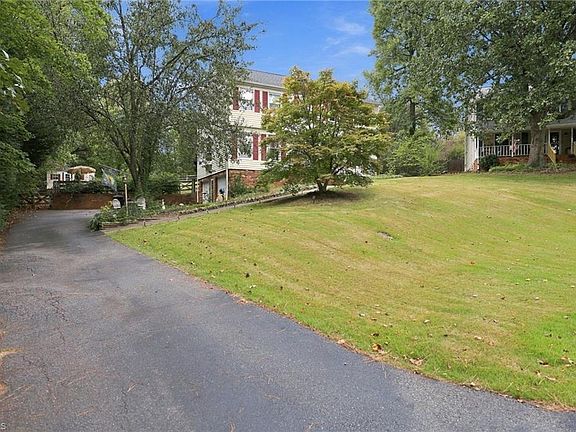 2nd image of 2466 Vincent Rd