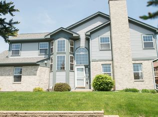 618 Kresswood Dr, McHenry, IL 60050
