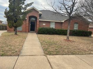 913 Urban Dr, Desoto, TX 75115