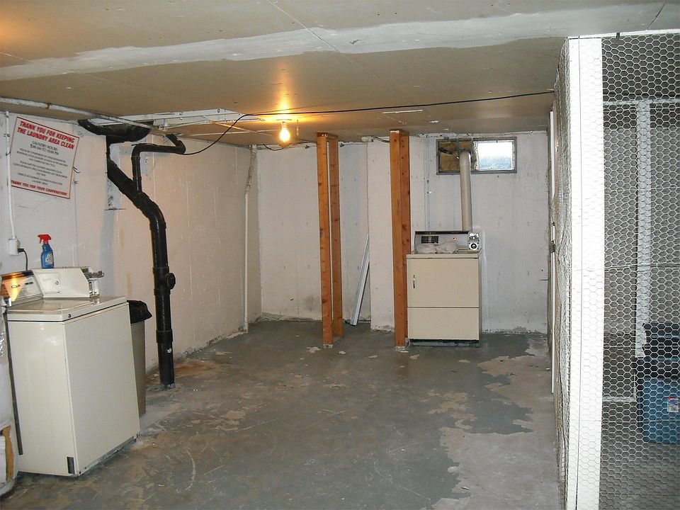 2nd image of 2124 Harold St APT 4