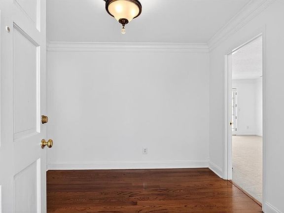 3rd image of 2060 Kinridge Rd