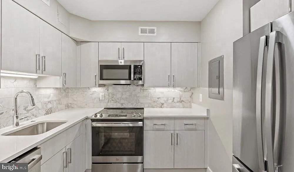 Studio, 1.0 bath, 500 sqft, $1,957 — Photo 2