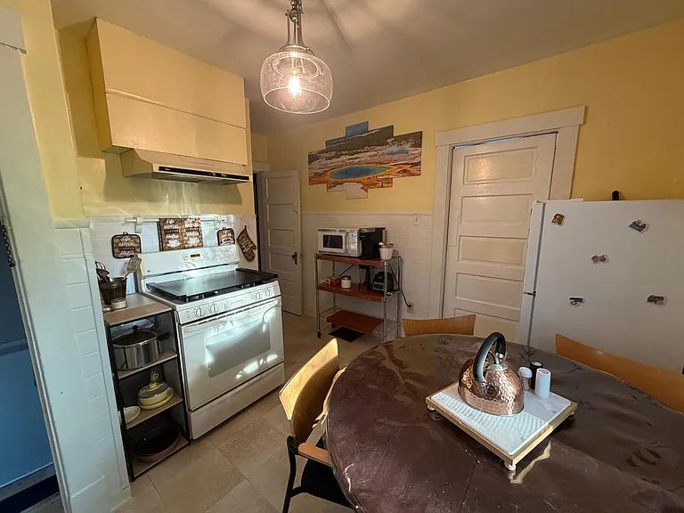 1319 Schirmer Ave — Photo 6