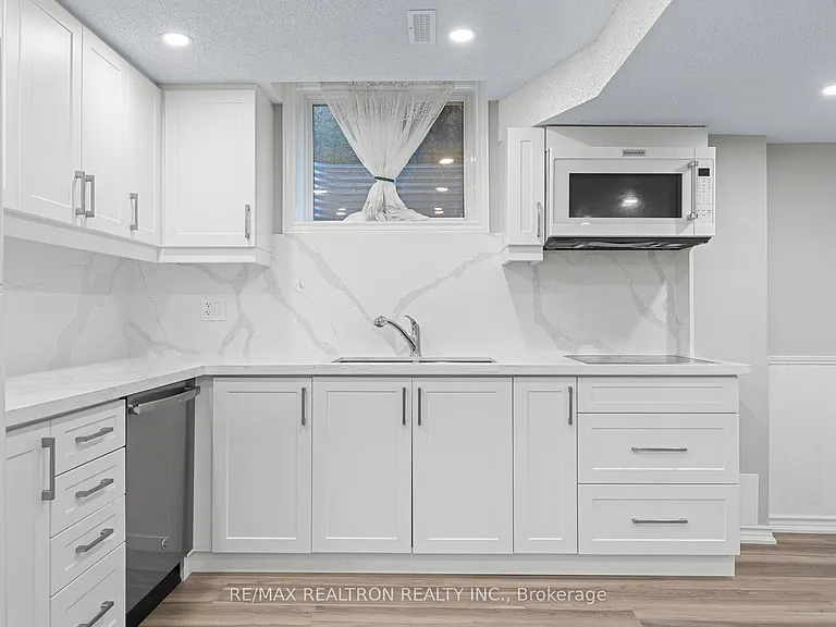 162 Walton Dr #BASEMENT — Photo 8