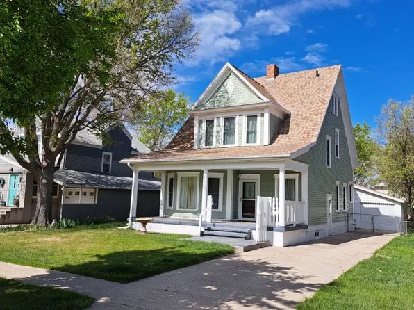 627 King St, Chadron, NE 69337