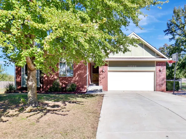 12100 E Fireside Ln, Derby, KS 67037