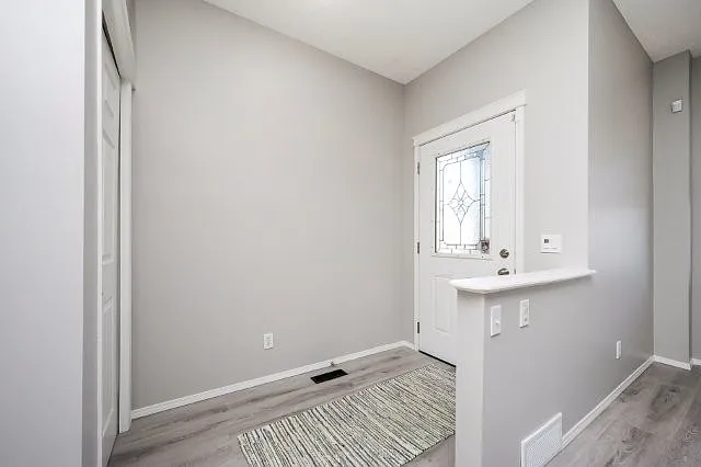 35 Everglen Mnr SW — Photo 4