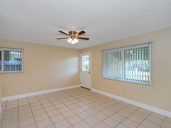 4th image of 2716 SW 46th St #2
