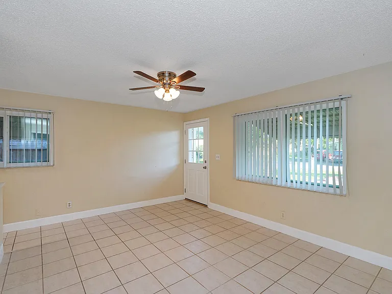2716 SW 46th St #2 — Photo 4