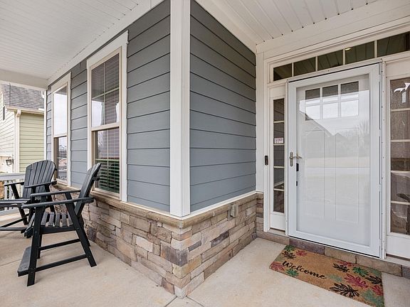 4th image of 219 Chickadee Trl