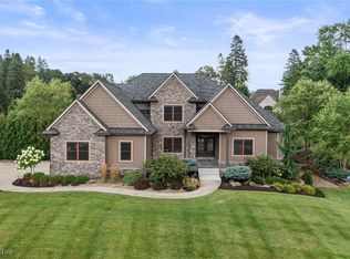 1990 E Swan Lake Cir, Kent, OH 44240