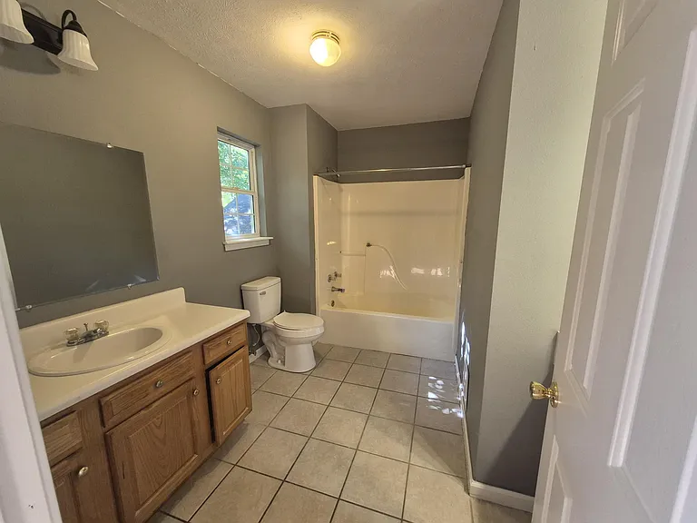 712 Michael Dr — Photo 36