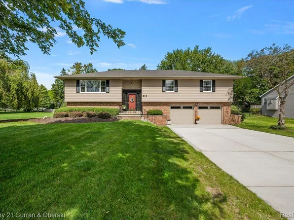 219 E Caledonia St, Howell, MI 48843