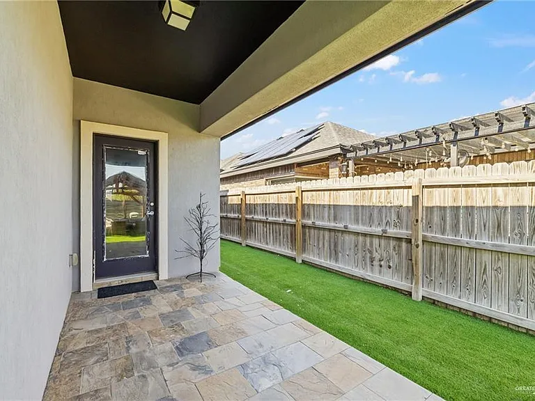 921 Casa Blanca — Photo 16
