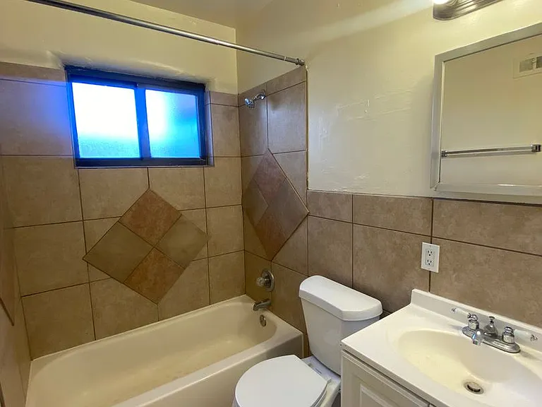 1200 Stanford Dr NE — Photo 27