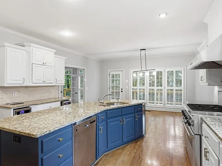 4563 Fountain Dr NE — Photo 13