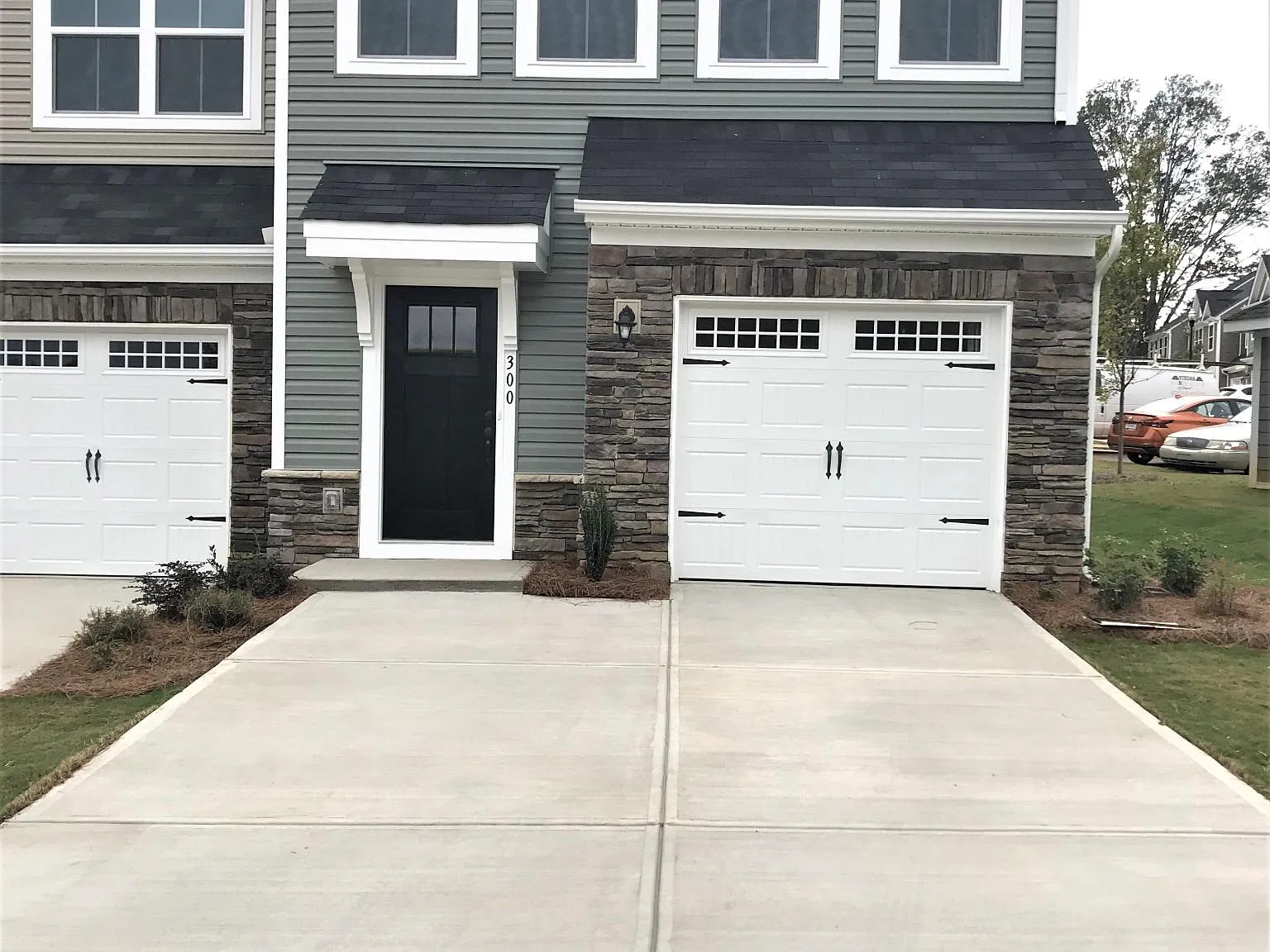 300 Hunt Glenn Ct — Photo 2