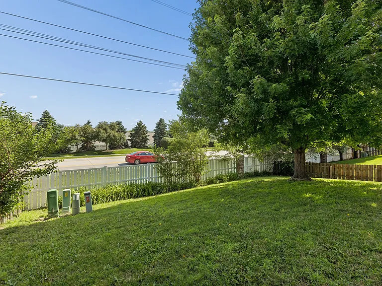 16013 Robin Dr — Photo 21