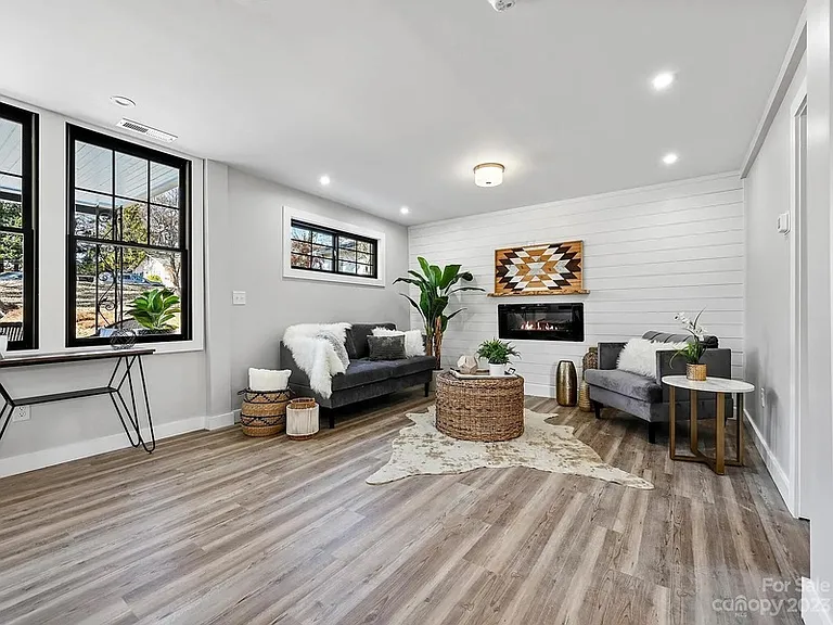 1016 Patton St — Photo 4