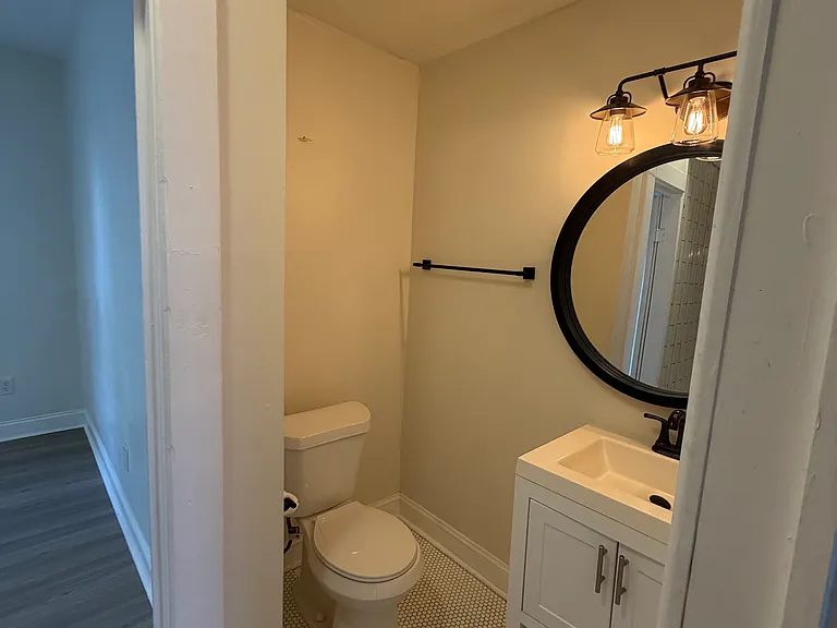 711 Lincoln St #D — Photo 7