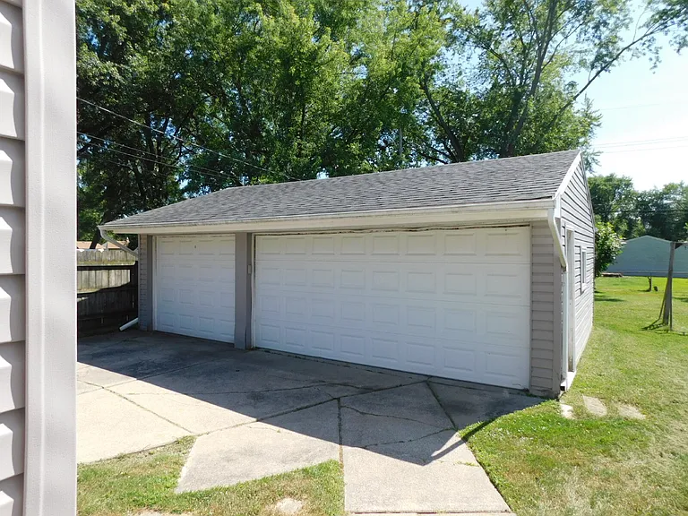 23546 Glenbrook Ave — Photo 14