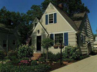 425 Canterbury Rd, Bay Village, OH 44140