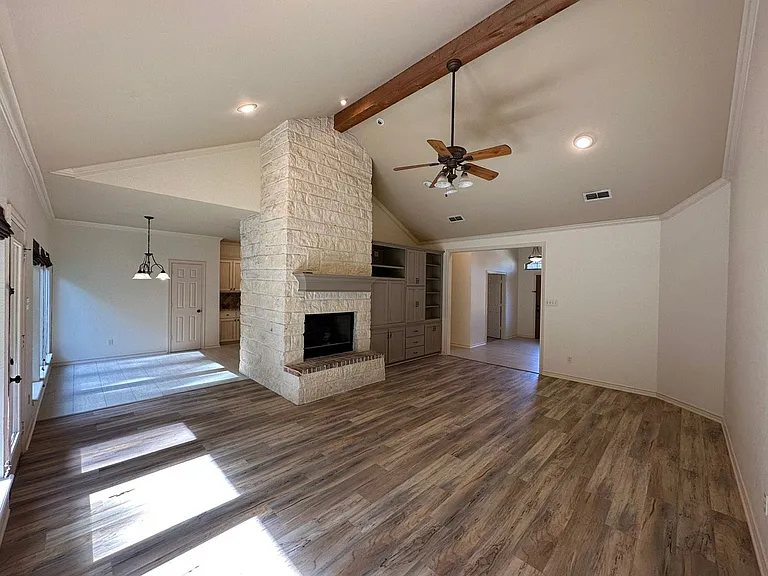 626 Huntwick Ln — Photo 4