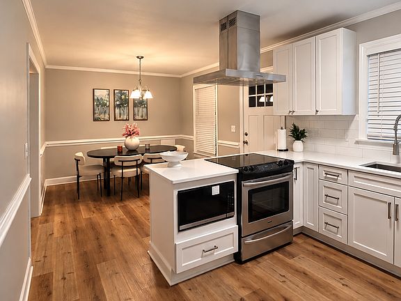 3rd image of 569 Huntingridge Rd