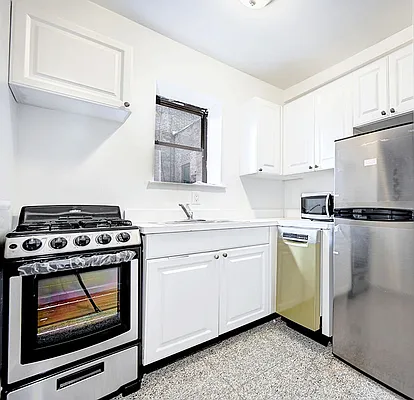 Rented by Urbane Brokerage | media 10