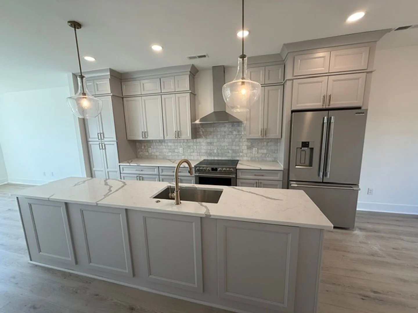 2 BR/2.5BA | Modern Townhome| 2-Car Garage + rooftop terrace — Photo 4