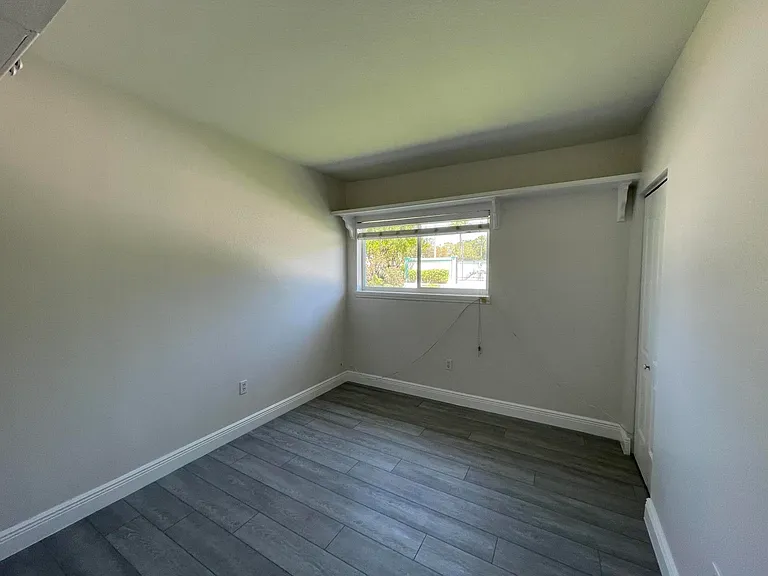 701 SE 4th St #WEST — Photo 23