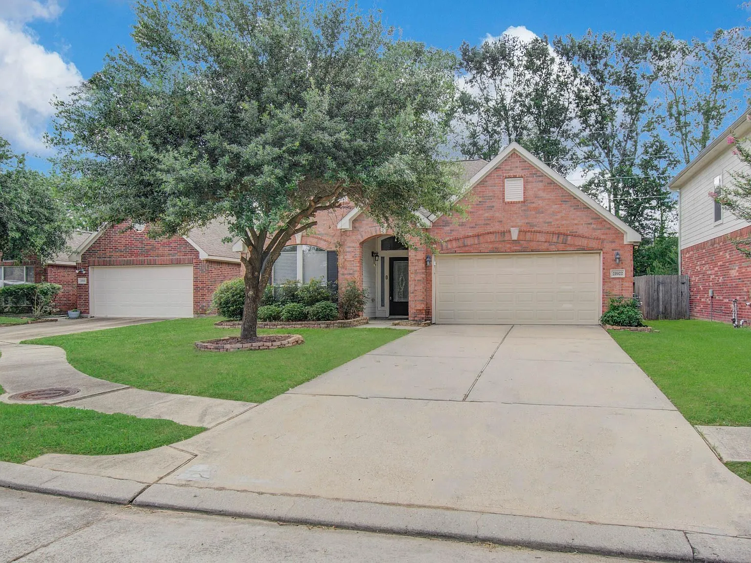 4 bed, 2.0 bath, 1959 sqft, $2,400 — Photo 3