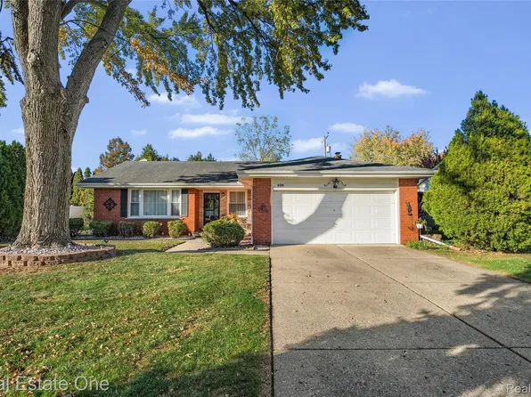 6344 Campus Dr, Dearborn Heights, MI 48127