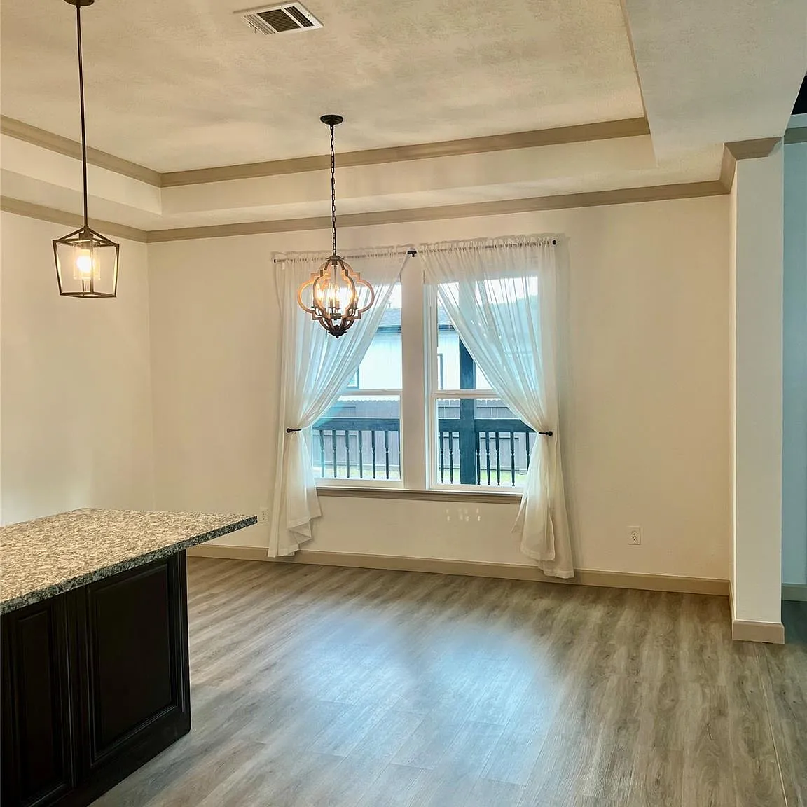 3 bed, 2.0 bath, 1600 sqft, $1,900 — Photo 4