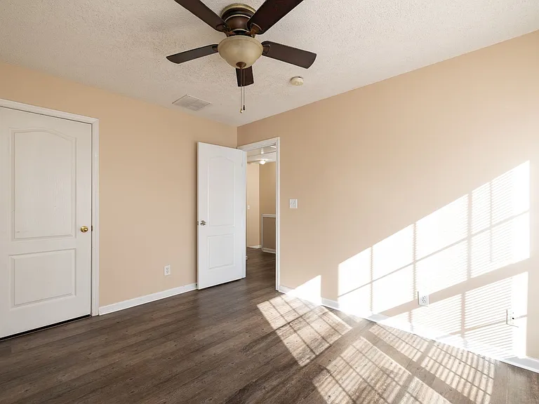 3959 Katherine Way — Photo 22