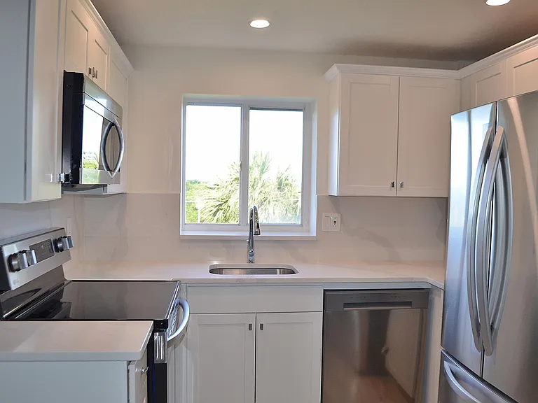275 Palm Ave — Photo 8