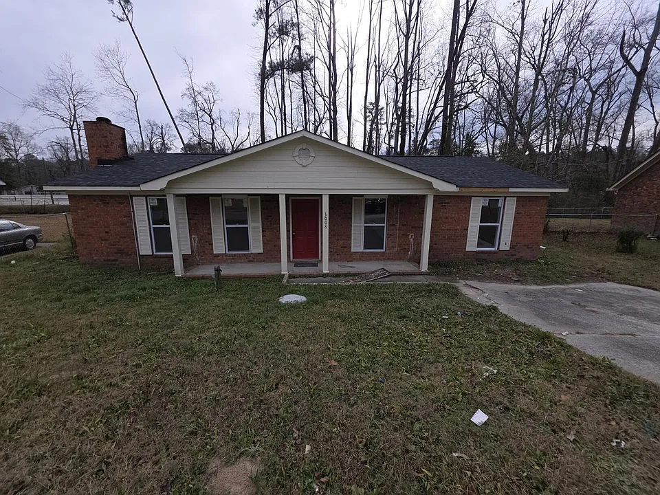 3008 Mistletoe Ave