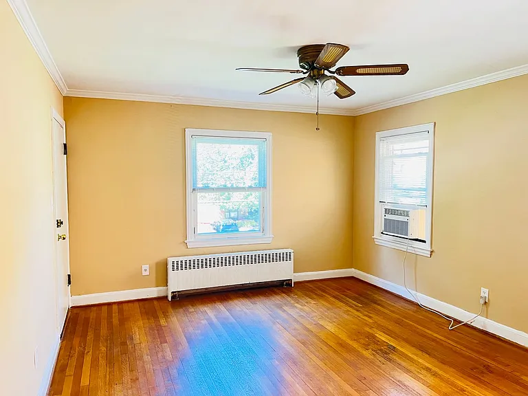 8505 Greenwood Ave — Photo 5