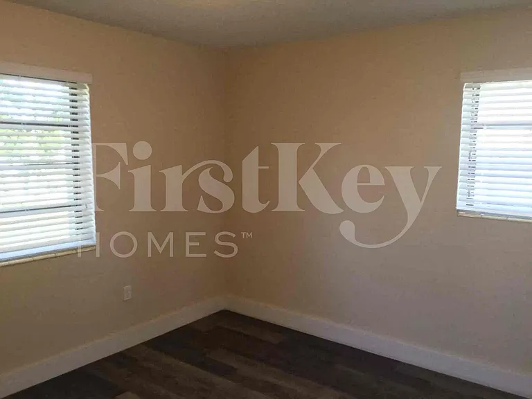 10020 SW 37th St — Photo 16