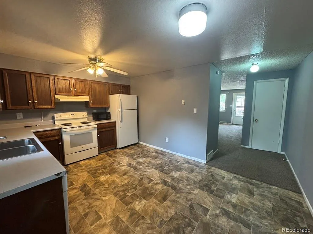 2 bed, 1.5 bath, 1105 sqft, $1,595 — Photo 4