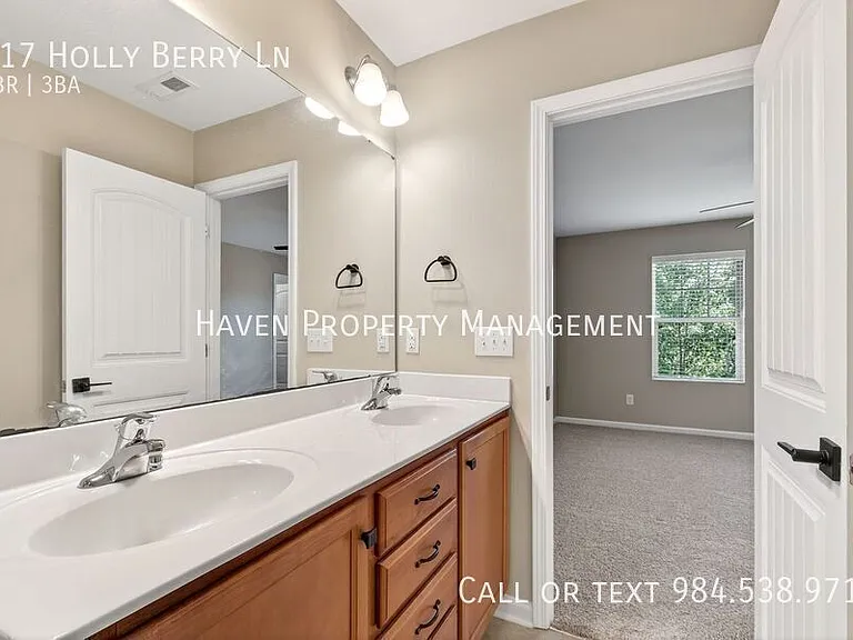 117 Holly Berry Ln — Photo 23