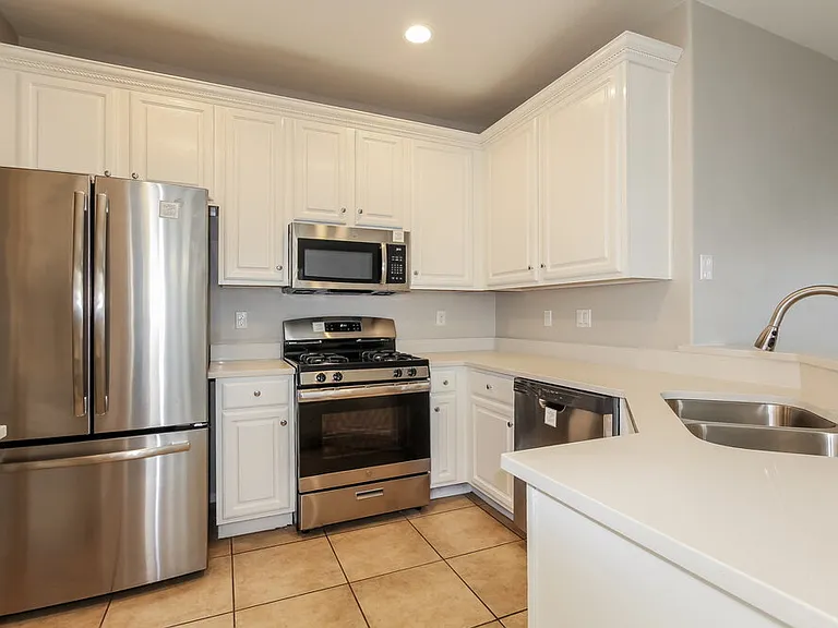 11702 W Jackson St — Photo 7