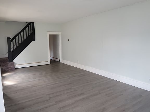 4th image of 154 S 2nd St