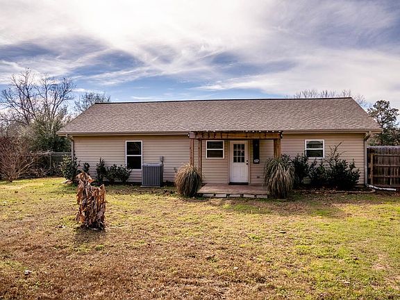 4th image of 212 Rosewood Dr