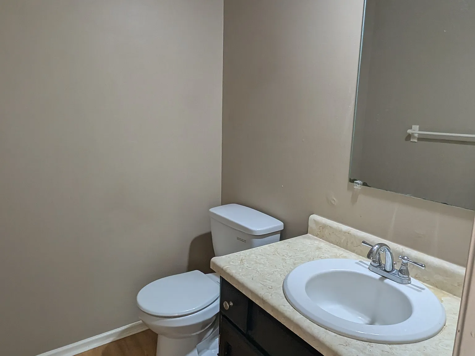 2 bed, 1.5 bath, 1650 sqft, $1,450 — Photo 2